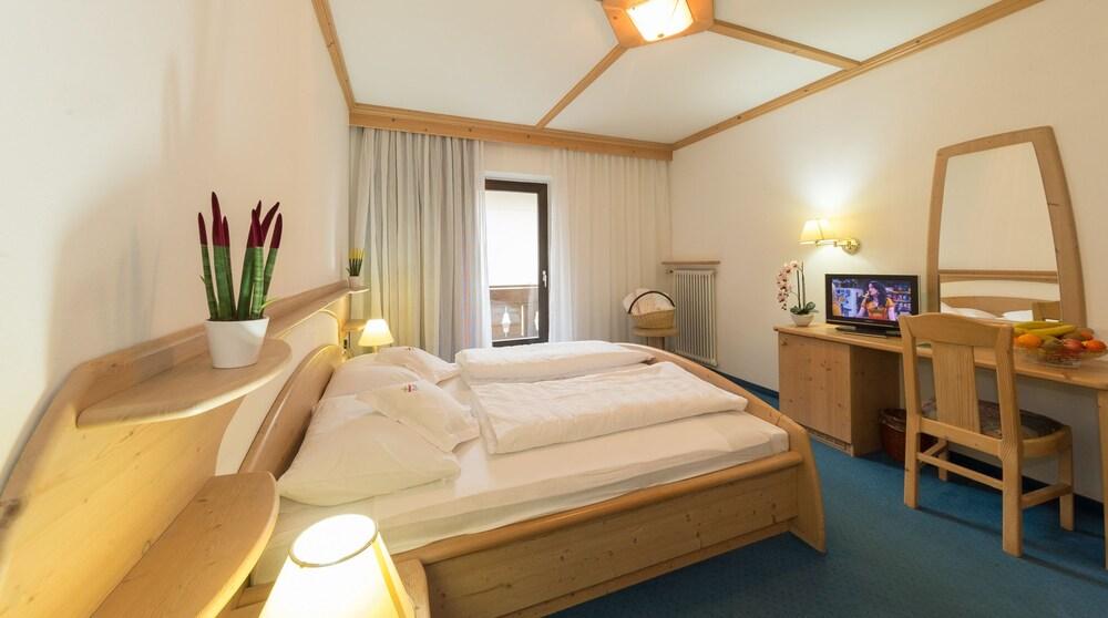 Hotel Hellweger Sand in Taufers Exteriör bild