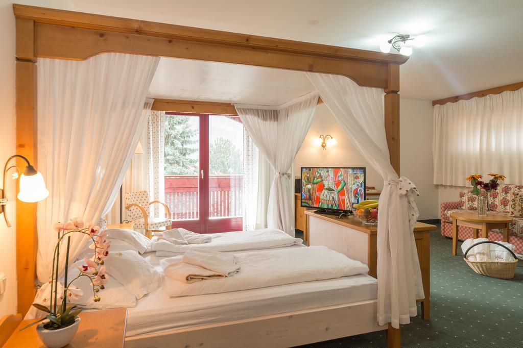 Hotel Hellweger Sand in Taufers Exteriör bild