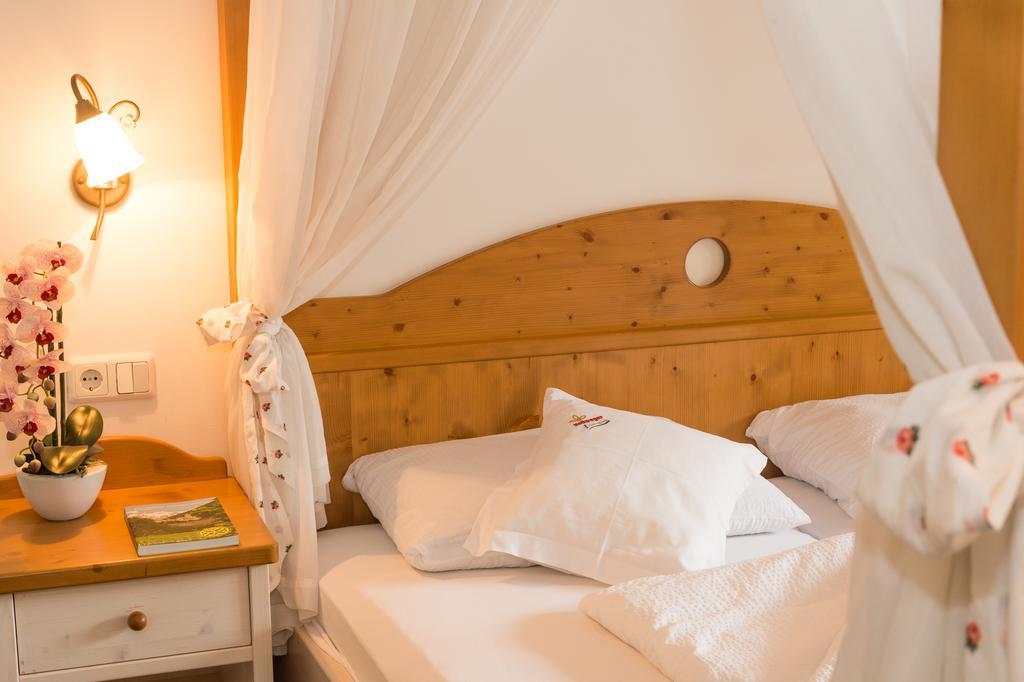 Hotel Hellweger Sand in Taufers Exteriör bild