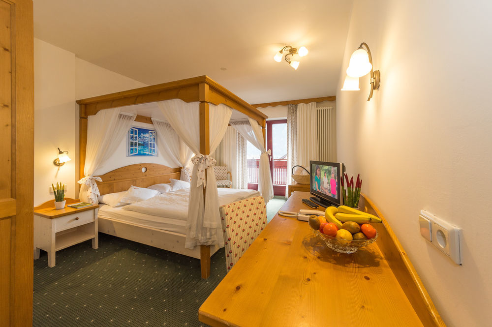 Hotel Hellweger Sand in Taufers Exteriör bild
