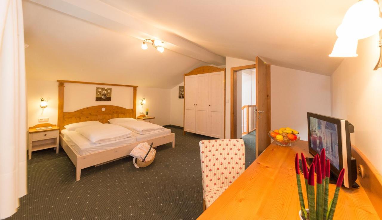 Hotel Hellweger Sand in Taufers Exteriör bild